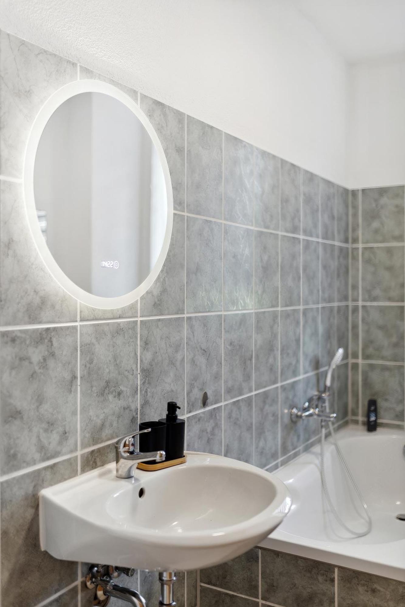 Wohnung Stadtrand, 4 Personen, Nahe Bahnhof Und See 할버슈타트 외부 사진